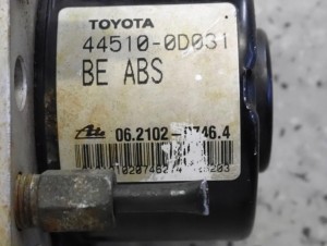 TOYOTA YARIS II 06- POMPA ABS-u 44510-0D031 3/7 MINIATURA