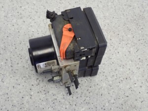 TOYOTA YARIS II 06- POMPA ABS-u 44510-0D031 5/7 MINIATURA