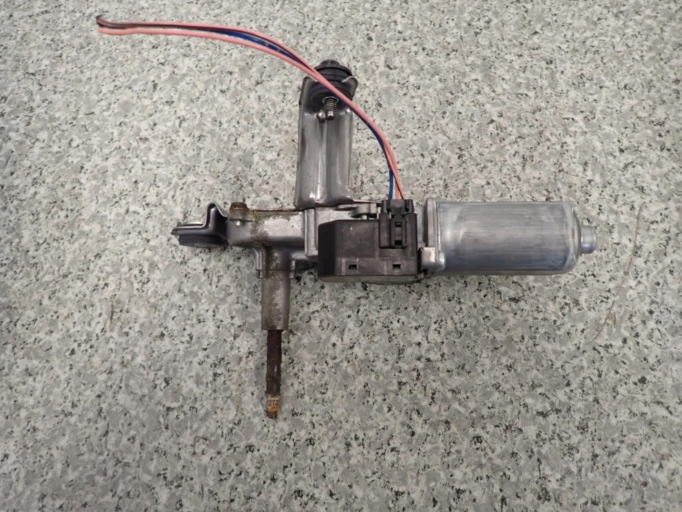 TOYOTA COROLLA E12 02-07 SILNICZEK WYCIERACZKI TYŁ 2/4