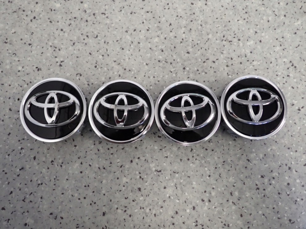 TOYOTA ORYGINAŁ KOŁPAK KAPSEL ZAŚLEPKA NAKŁADKA DEKIELEK FELGI ALUMINIOWEJ 2/4