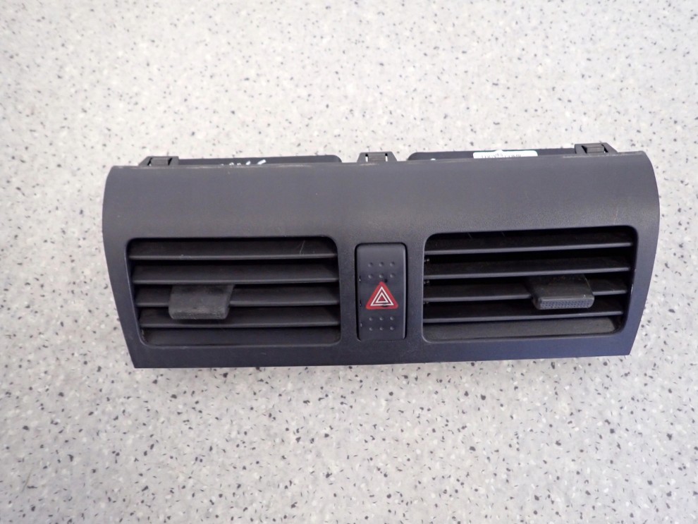 SUZUKI SWIFT 04- KRATKA NAWIEWU ŚRODKOWA RADIA 2/7