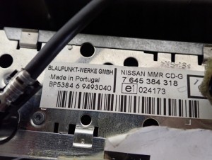 NISSAN MICRA K12 03-10 RADIO SCHOWEK 7/7 MINIATURA