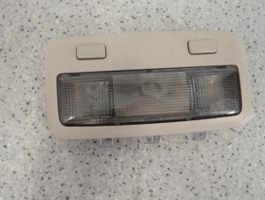 TOYOTA AVENSIS T25 02- LAMPKA OŚWIETLENIA KABINY 2/6 MINIATURA