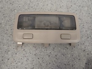 TOYOTA AVENSIS T25 02- LAMPKA OŚWIETLENIA KABINY 3/6 MINIATURA