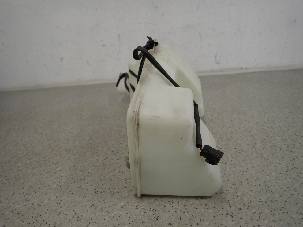 MITSUBISHI COLT CZ3 04- ZBIORNICZEK SPRYSKIWACZY 6/7