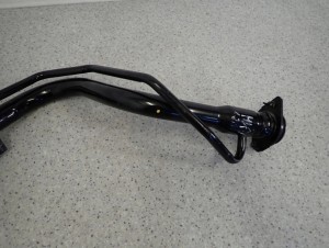 SUZUKI SWIFT MK7 10- RURA WLEWU PALIWA BENZYNA 3/7 MINIATURA