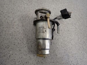 TOYOTA COROLLA E12 2.0 D4D 02-07 PODSTAWA FILTRA PALIWA 3/5 MINIATURA