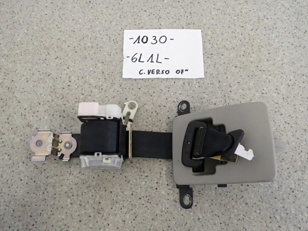 TOYOTA COROLLA VERSO II 04-08 PAS BEZPIECZEŃSTAWA TYLNY ŚRODKOWY II RZĄD 2/4