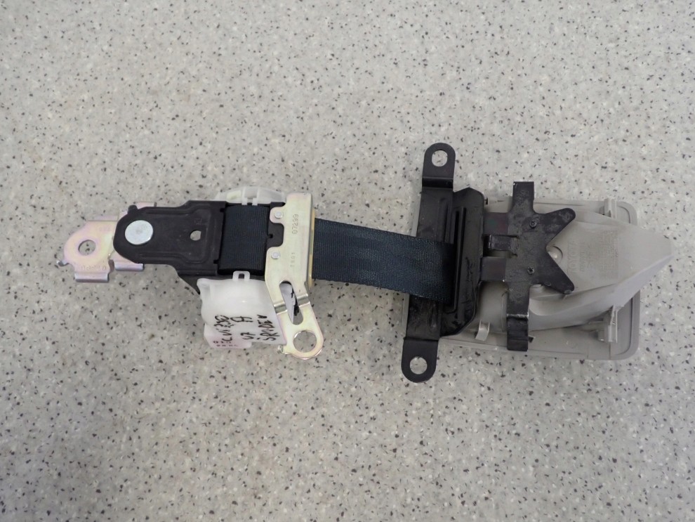 TOYOTA COROLLA VERSO II 04-08 PAS BEZPIECZEŃSTAWA TYLNY ŚRODKOWY II RZĄD 3/4