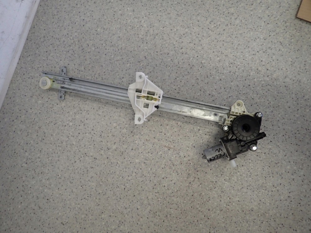 SUZUKI CELERIO 14-19 PODNOŚNIK DRZWI PRZEDNI LEWY 3/9