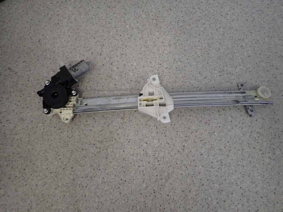 SUZUKI CELERIO 14-19 PODNOŚNIK DRZWI PRZEDNI LEWY 5/9