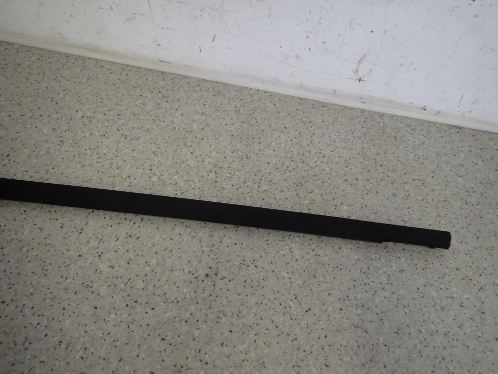 HYUNDAI i30 KOMBI 06- I30 LISTWA ZGARNIAJĄCA TYLNA LEWA PARAPET 3/6