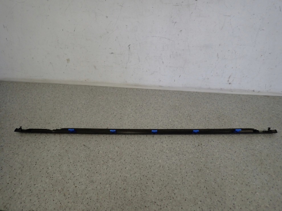 HYUNDAI i30 KOMBI 06- I30 LISTWA ZGARNIAJĄCA TYLNA LEWA PARAPET 4/6