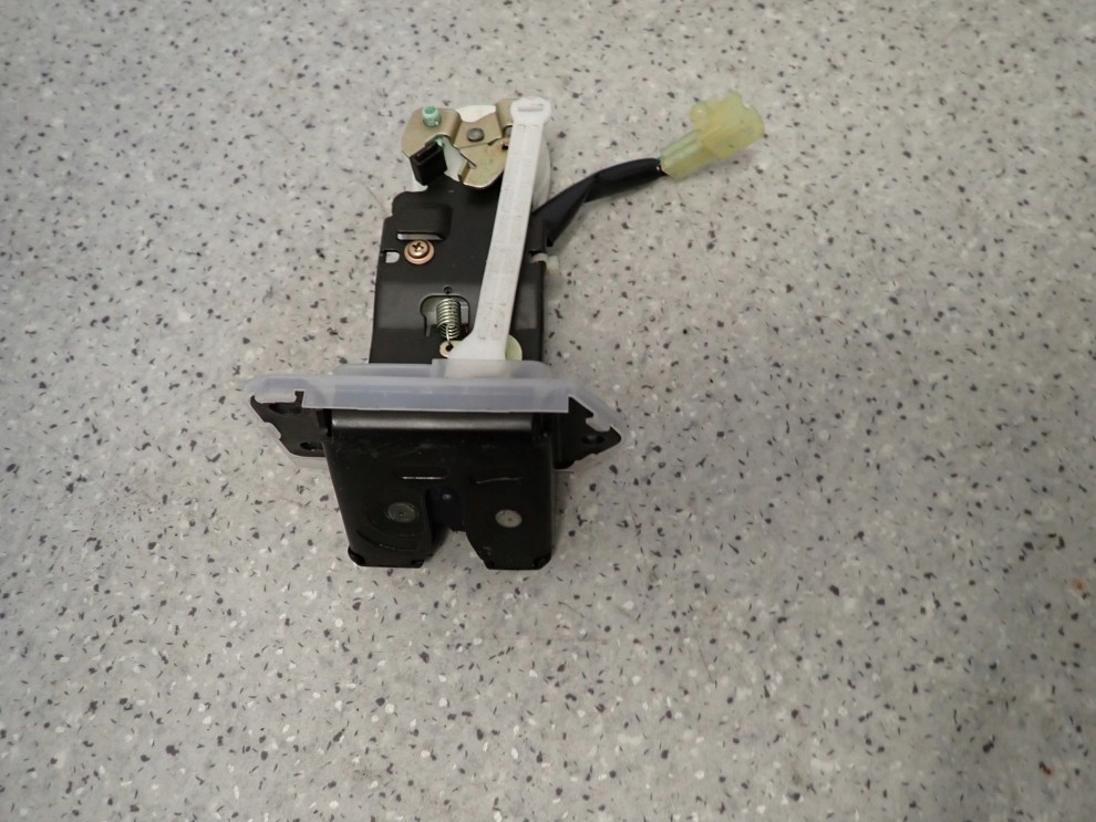 SUZUKI IGNIS 00-07 ZAMEK KLAPY BAGAŻNIKA KLAPY TYŁ 3/5