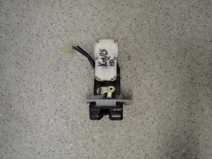 SUZUKI IGNIS 00-07 ZAMEK KLAPY BAGAŻNIKA KLAPY TYŁ