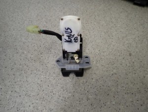 SUZUKI IGNIS 00-07 ZAMEK KLAPY BAGAŻNIKA KLAPY TYŁ 2/5 MINIATURA