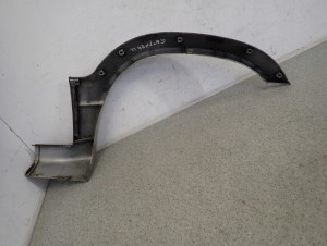 SUZUKI GRAND VITARA 99- LISTWA BŁOTNIKA LEWA 6/8 MINIATURA