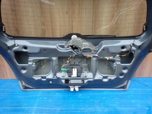 SUZUKI SWIFT MK6 04-09 KLAPA BAGAŻNIKA SZYBA TYLNA ZY4 10/10 MINIATURA