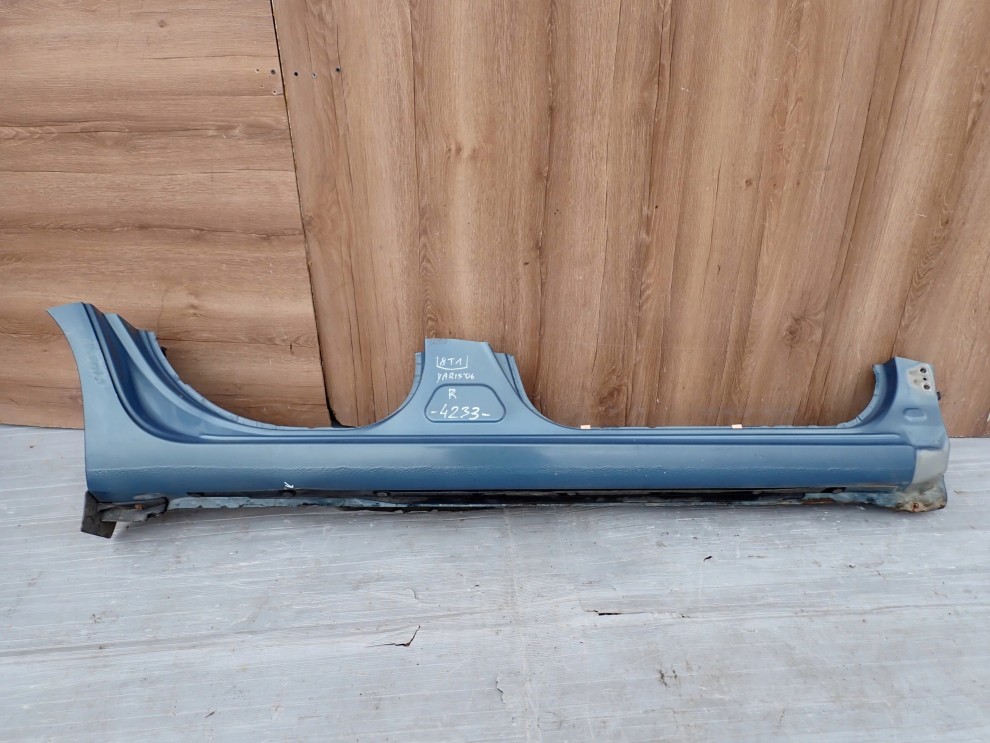 TOYOTA YARIS II 06-11 PRÓG PRAWY 8T1 1/12