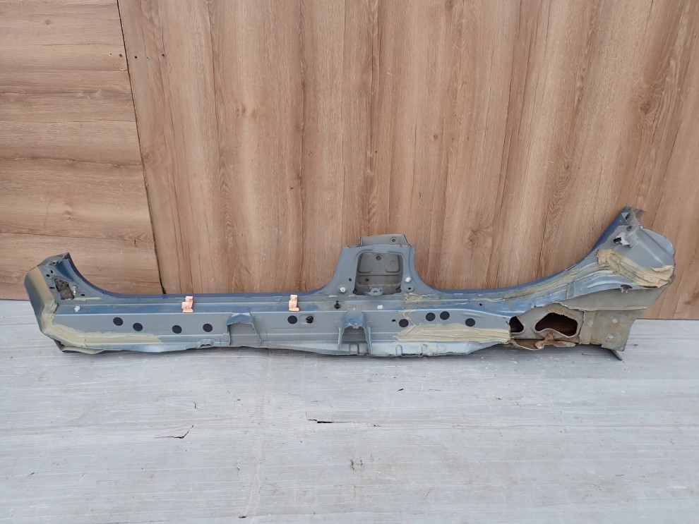 TOYOTA YARIS II 06-11 PRÓG PRAWY 8T1 8/12