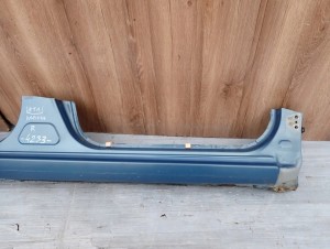 TOYOTA YARIS II 06-11 PRÓG PRAWY 8T1 7/12 MINIATURA