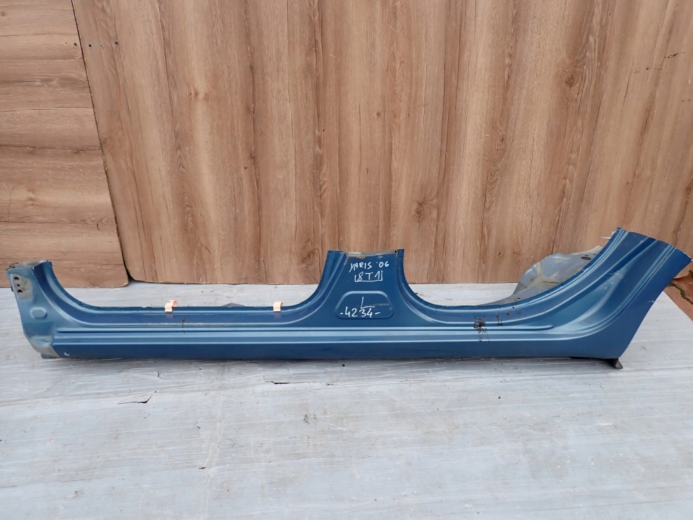 TOYOTA YARIS II 06-11 PRÓG LEWY 8T1 1/11