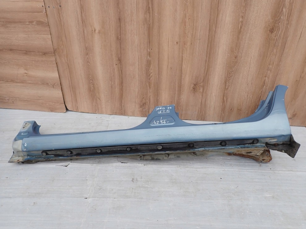 TOYOTA YARIS II 06-11 PRÓG LEWY 8T1 7/11