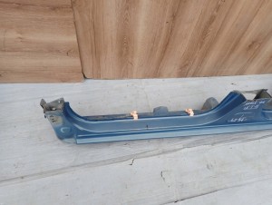 TOYOTA YARIS II 06-11 PRÓG LEWY 8T1 3/11 MINIATURA