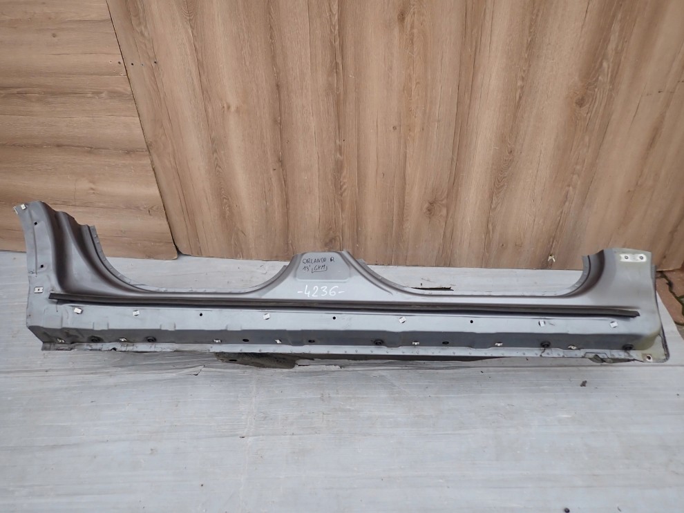 CHEVROLET ORLANDO 10- PRÓG PRAWY GYM 1/11