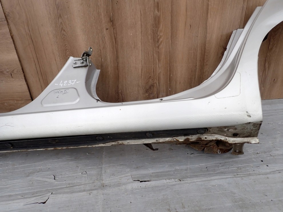 TOYOTA YARIS II 06-11 PRÓG LEWY RANT BŁOTNIKA 5/10