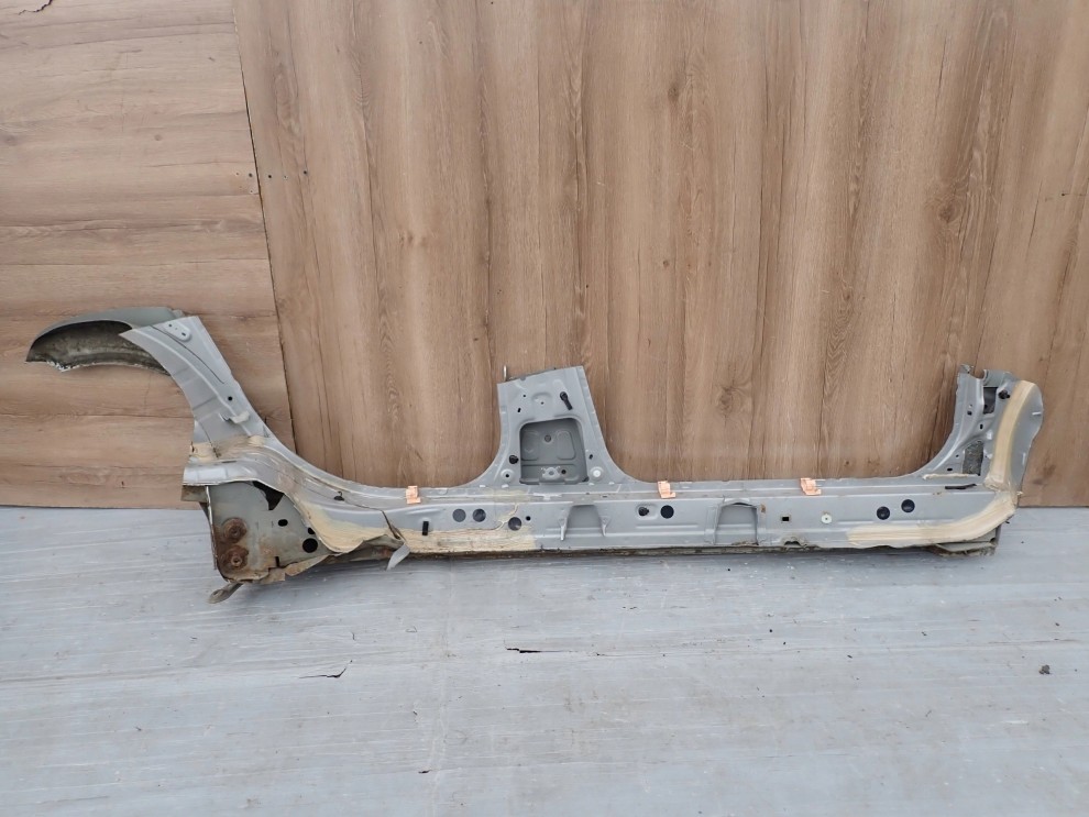 TOYOTA YARIS II 06-11 PRÓG LEWY RANT BŁOTNIKA 8/10