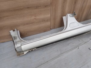 TOYOTA YARIS II 06-11 PRÓG LEWY RANT BŁOTNIKA 2/10 MINIATURA