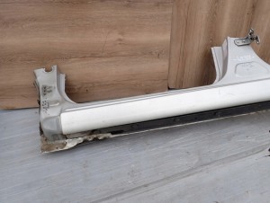 TOYOTA YARIS II 06-11 PRÓG LEWY RANT BŁOTNIKA 6/10 MINIATURA