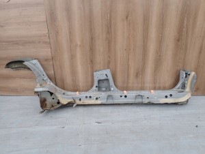 TOYOTA YARIS II 06-11 PRÓG LEWY RANT BŁOTNIKA 8/10 MINIATURA