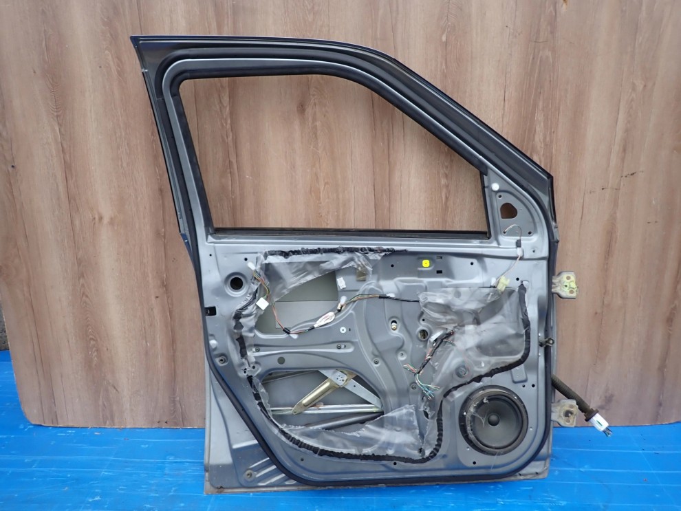 SUZUKI SWIFT 5d MK6 04-09 DRZWI PRZEDNIE LEWE ZCD 10/11