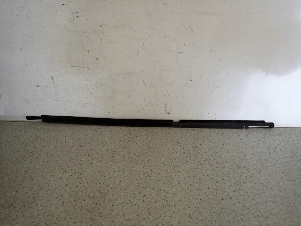 TOYOTA AVENSIS T25 03- LISTWA DRZWI ZGARNIAJĄCA TYŁ PRAWA CHROM PARAPET 6/8