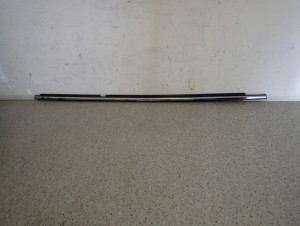 TOYOTA AVENSIS T25 03- LISTWA DRZWI ZGARNIAJĄCA TYŁ PRAWA CHROM PARAPET