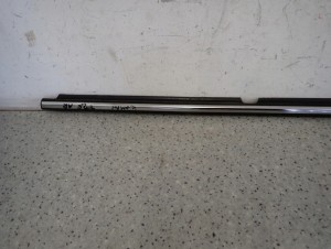 TOYOTA AVENSIS T25 03- LISTWA DRZWI ZGARNIAJĄCA TYŁ PRAWA CHROM PARAPET 3/8 MINIATURA