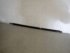 TOYOTA AVENSIS T25 03- LISTWA DRZWI ZGARNIAJĄCA TYŁ PRAWA CHROM PARAPET 5/8 MINIATURA