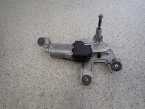 TOYOTA COROLLA VERSO 04- SILNICZEK WYCIERACZKI TYŁ KLAPY