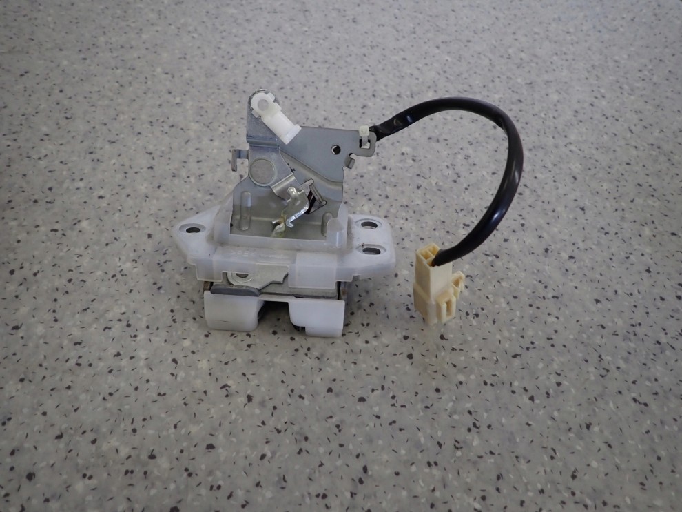 SUZUKI SPLASH 08-14 ZAMEK KLAPY BAGAŻNIKA 4/8