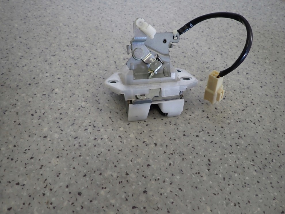 SUZUKI SPLASH 08-14 ZAMEK KLAPY BAGAŻNIKA 5/8