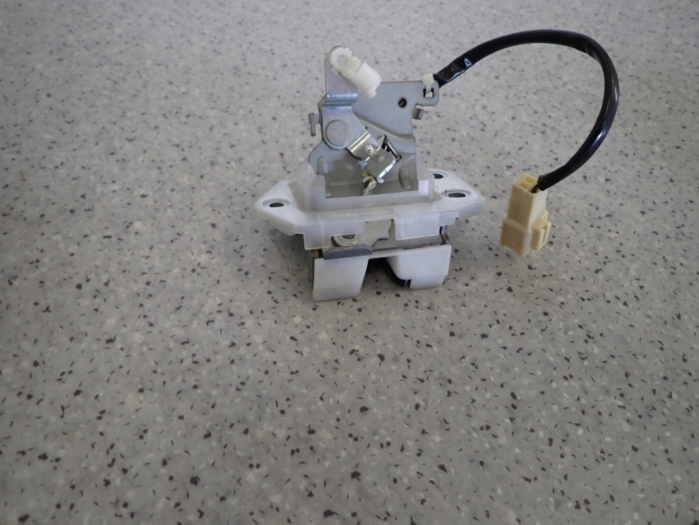 SUZUKI SPLASH 08-14 ZAMEK KLAPY BAGAŻNIKA 6/8