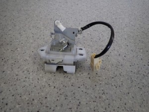 SUZUKI SPLASH 08-14 ZAMEK KLAPY BAGAŻNIKA 4/8 MINIATURA