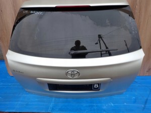 TOYOTA AVENSIS T25 KOMBI 03- KLAPA TYLNA SZYBA 1C0 2/15 MINIATURA