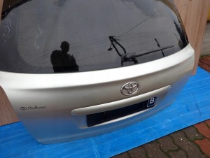 TOYOTA AVENSIS T25 KOMBI 03- KLAPA TYLNA SZYBA 1C0 3/15 MINIATURA