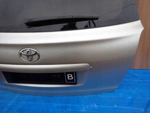 TOYOTA AVENSIS T25 KOMBI 03- KLAPA TYLNA SZYBA 1C0 9/15 MINIATURA