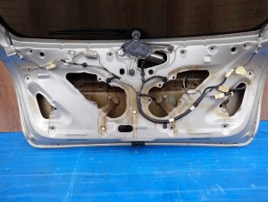 TOYOTA AVENSIS T25 KOMBI 03- KLAPA TYLNA SZYBA 1C0 15/15 MINIATURA