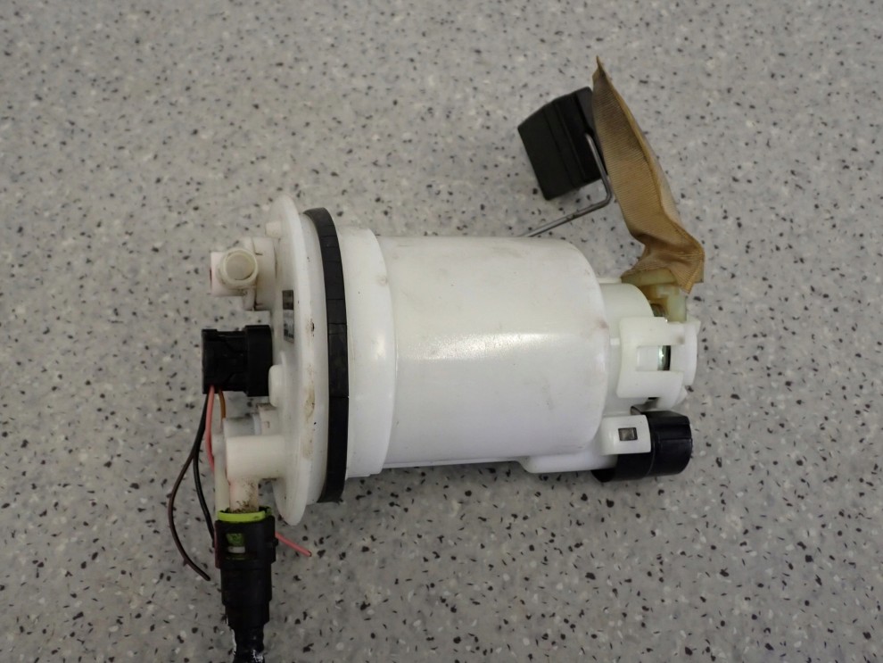 SUZUKI ALTO NISSAN PIXO 09-14 POMPA PALIWA W ZBIORNIK PŁYWAK 4/4