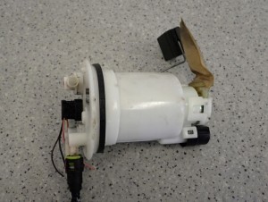 SUZUKI ALTO NISSAN PIXO 09-14 POMPA PALIWA W ZBIORNIK PŁYWAK 4/4 MINIATURA